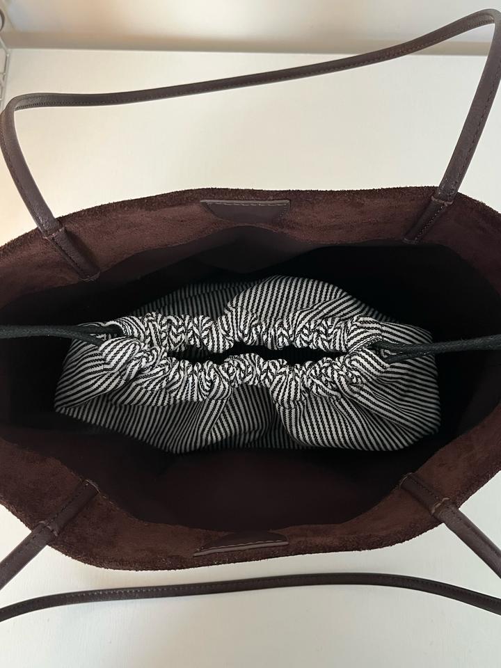 Коричневая замшевая сумка