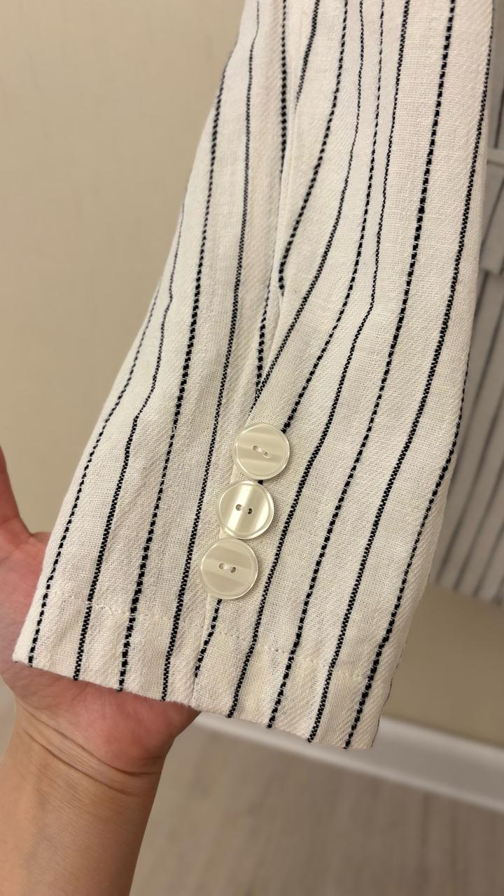 Пиджак в полоску от бренда AMISU