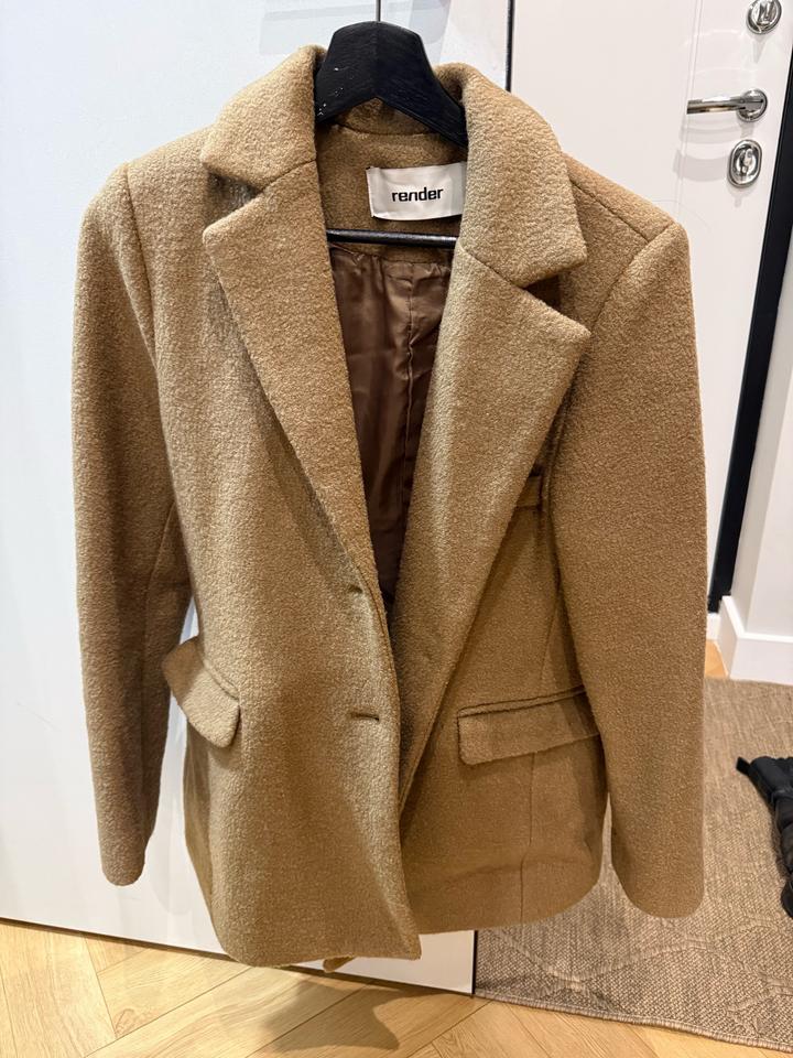 Коричневое пальто-пиджак от корейского бренда.