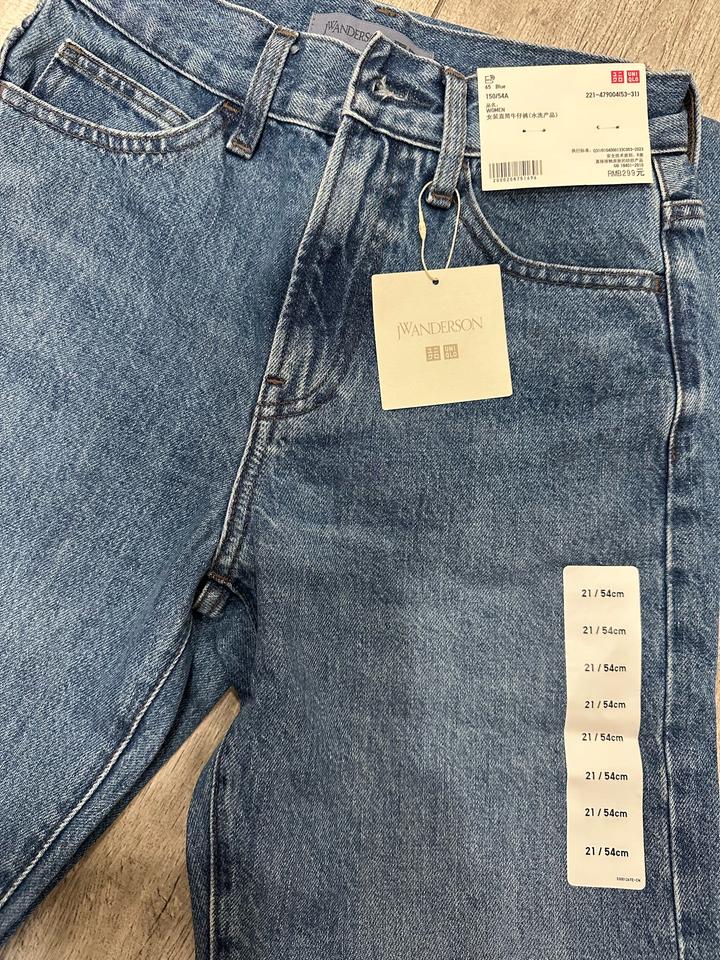 Джинсы Uniqlo x JWAnderson