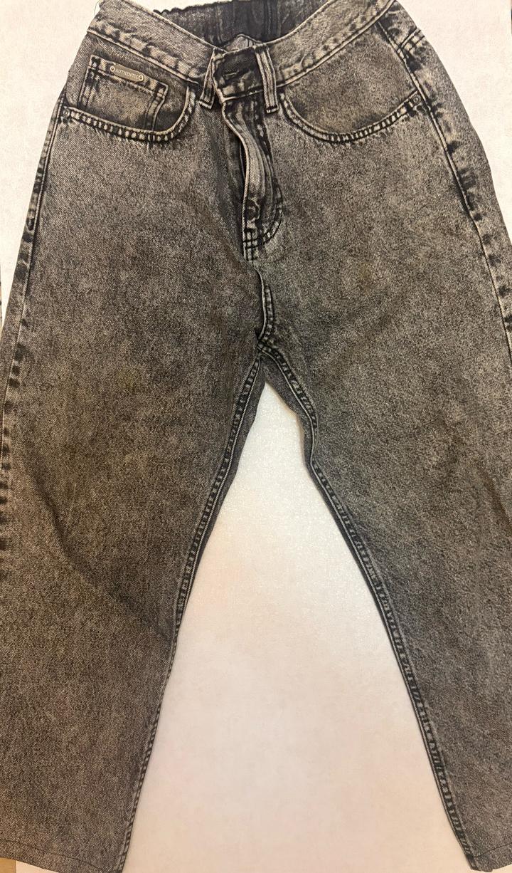 Новые серые джинсы