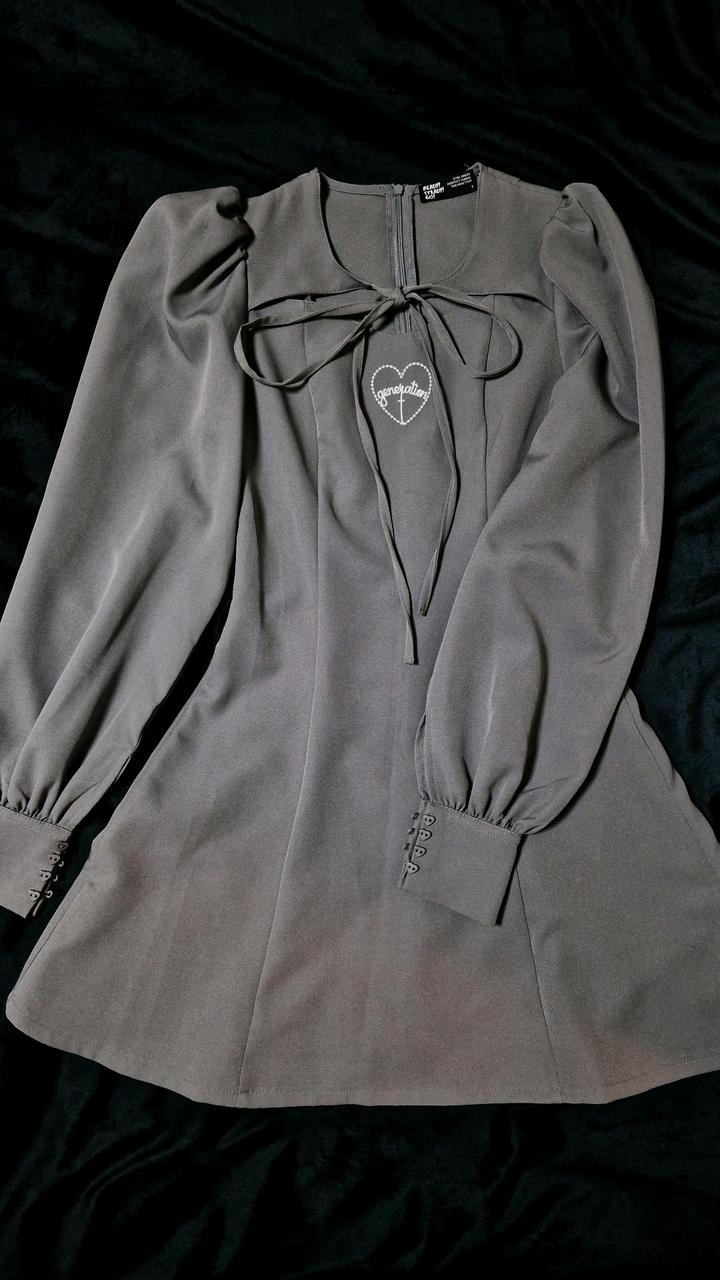 Серое платье Gloria Jeans