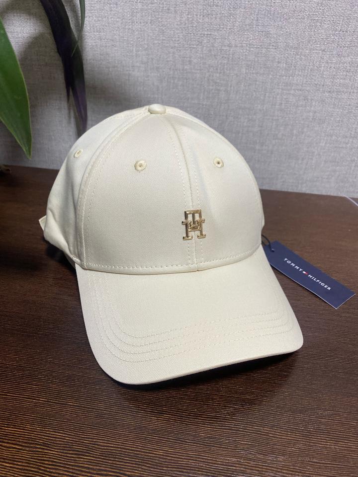 Кепка от Tommy Helfiger