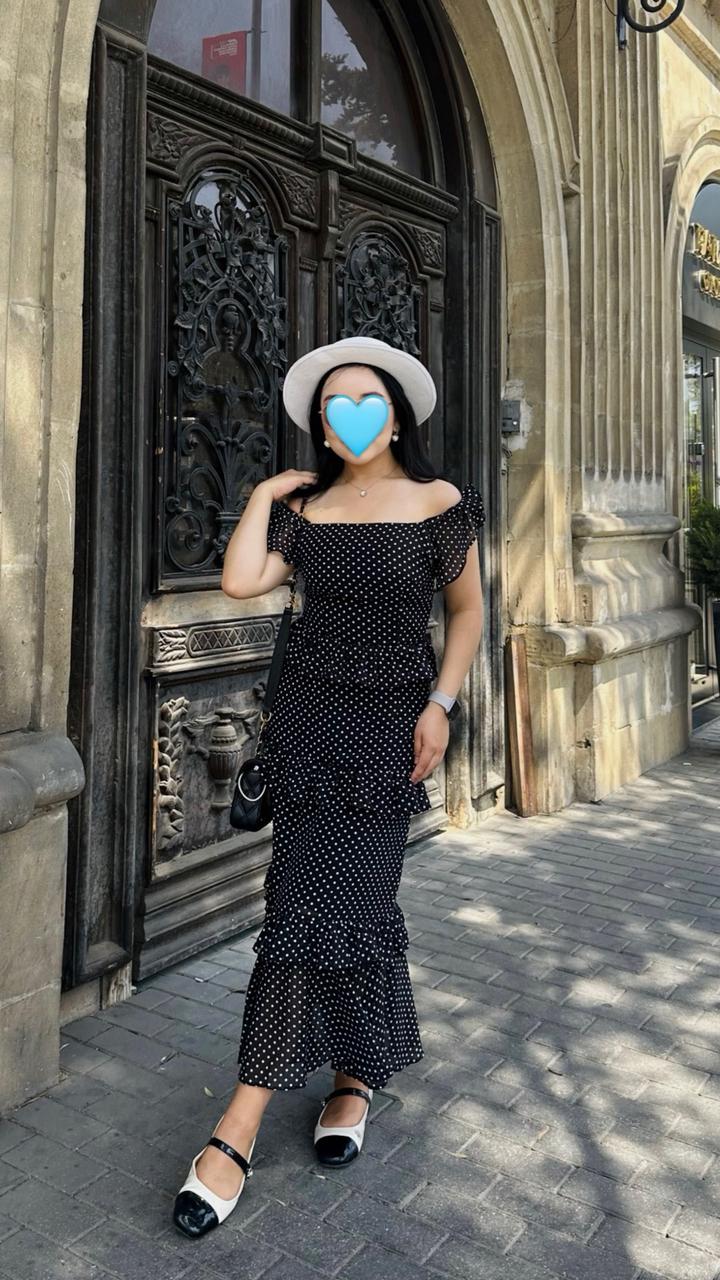 Черное платье в горошек