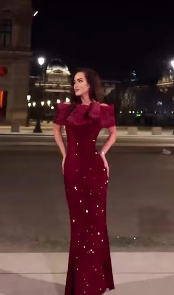 Красное платье от Delicia, собственный пошив. Блестящее, красное платье.
