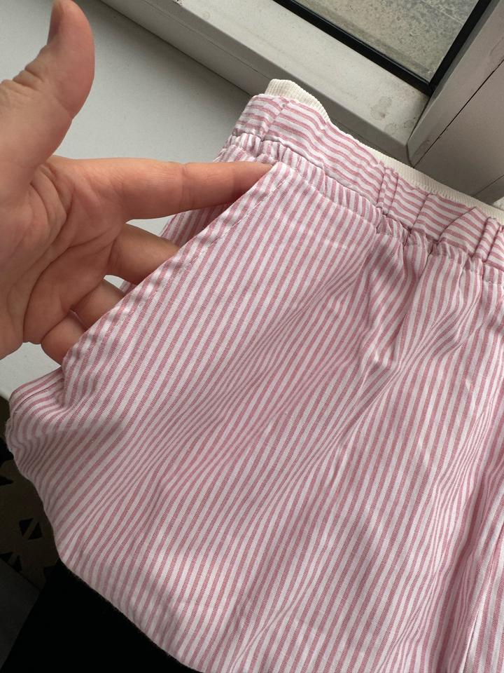 Розовые шорты в полоску