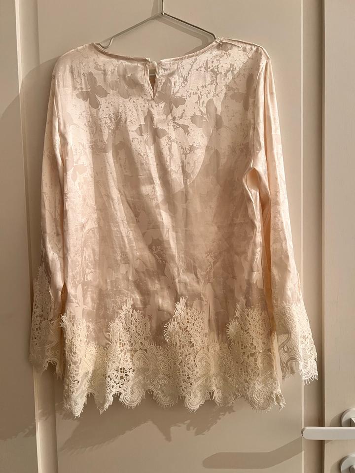 Белая кофточка