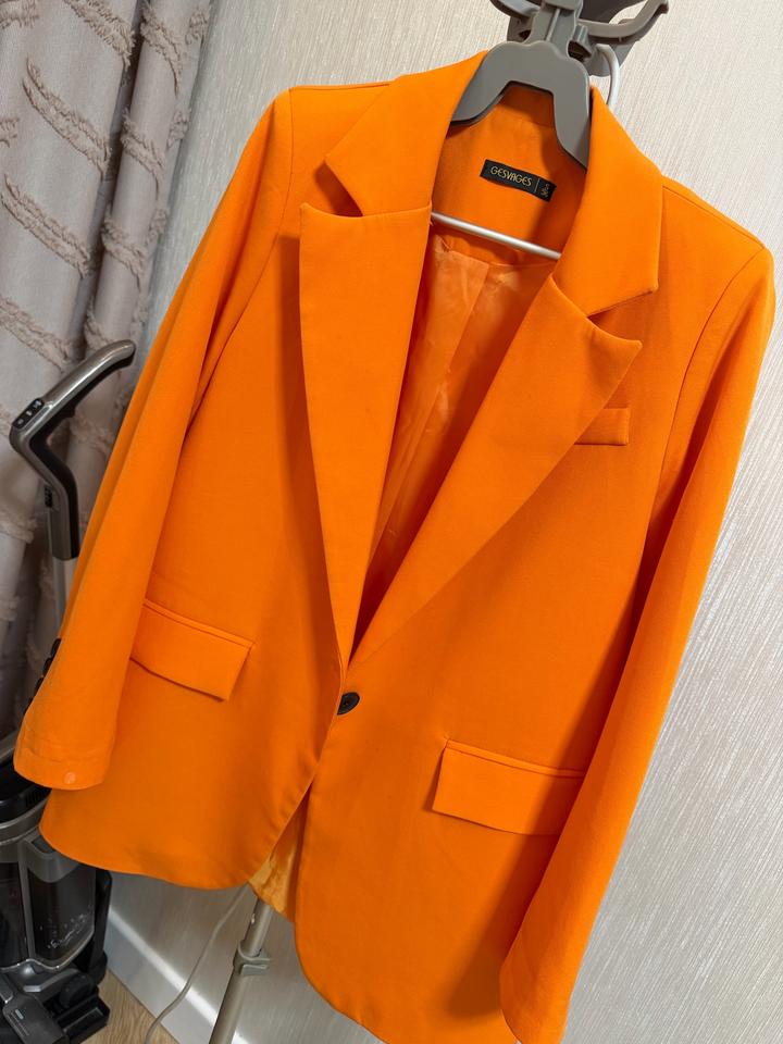 Яркий пиджак