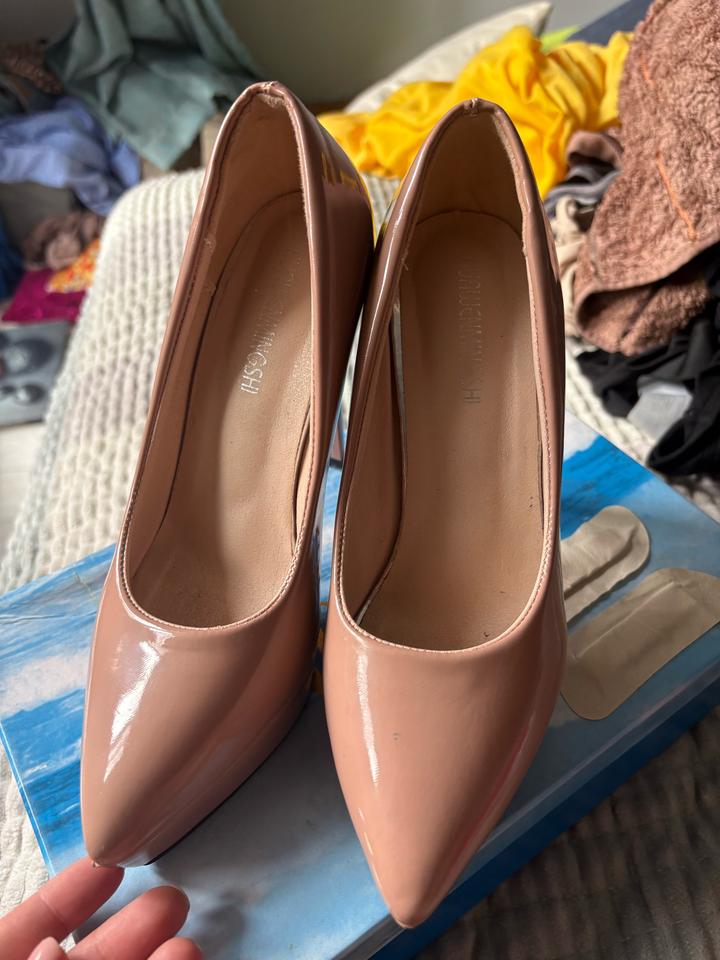 Продаю бежевые лалабутены (туфли/лодочки) 👠