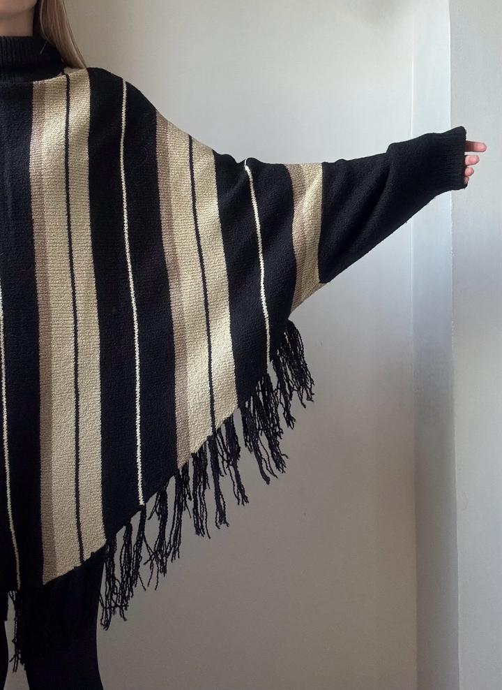 Свитер-пончо