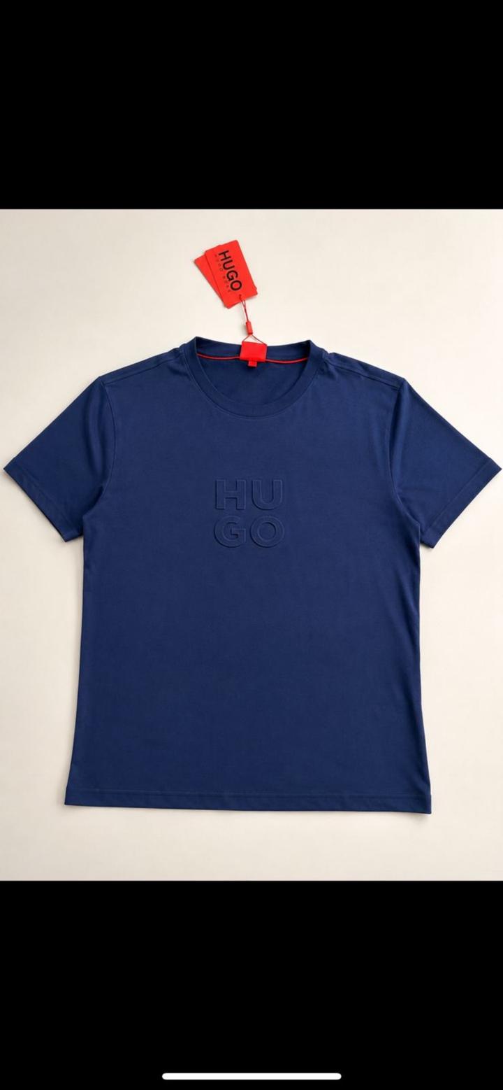 Продаеся темный синий футболка Hugo Boss