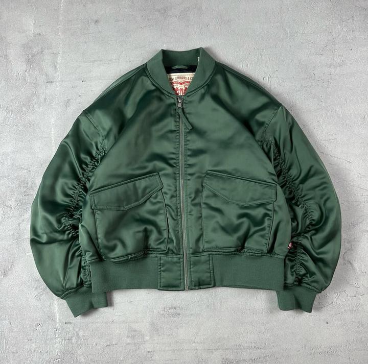 Бомбер Levi’s