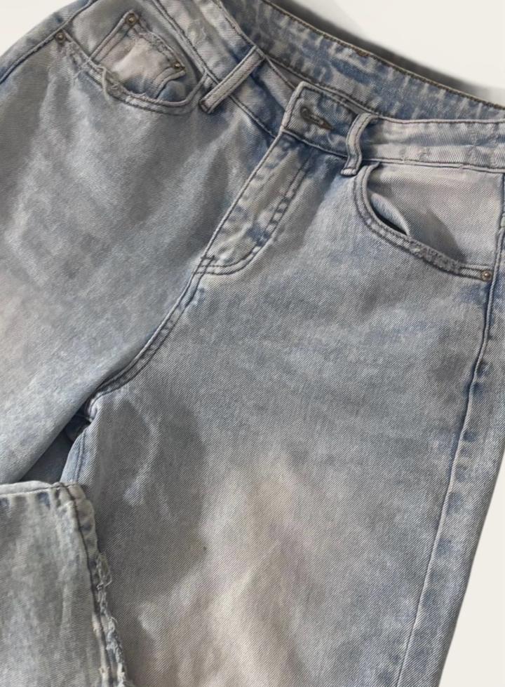 Голубые джинсы