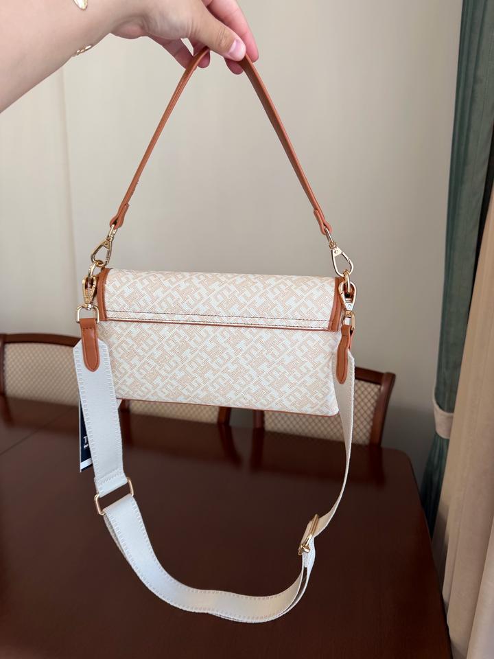 Tommy Hilfiger bag