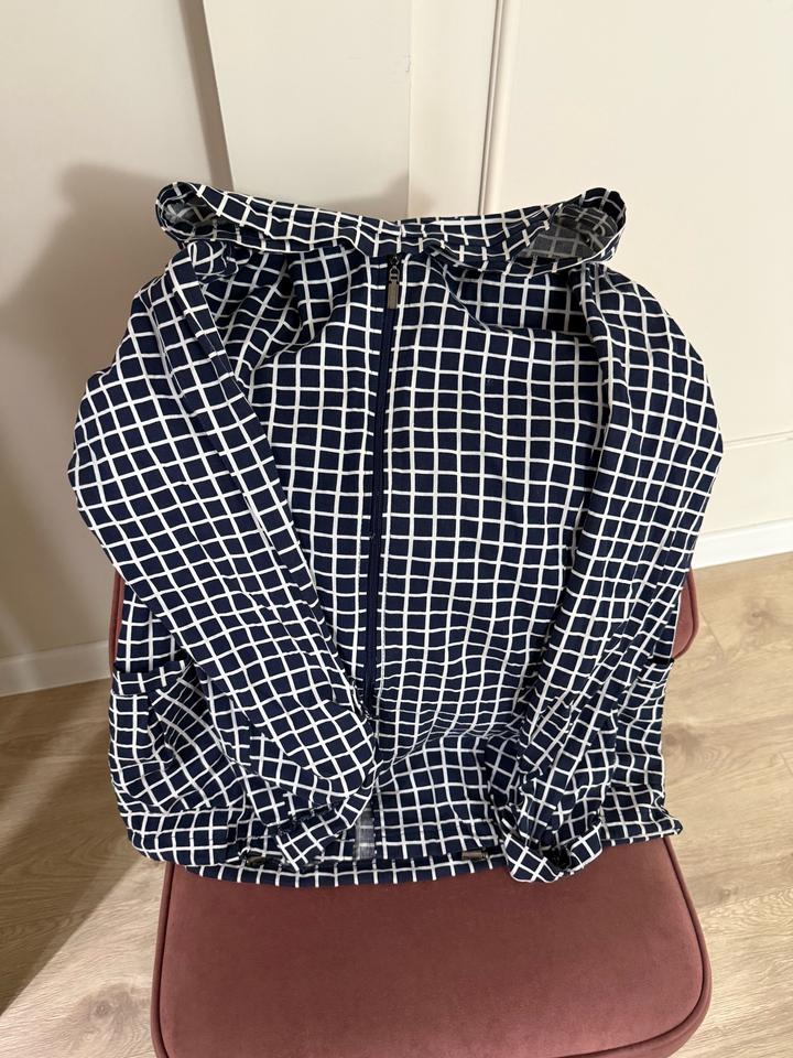 Ветровка женская