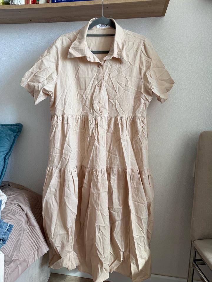 Бежевое платье размера Л