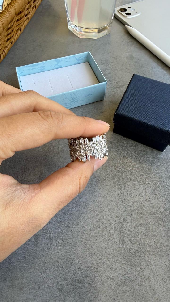 Кольцо с цирконами