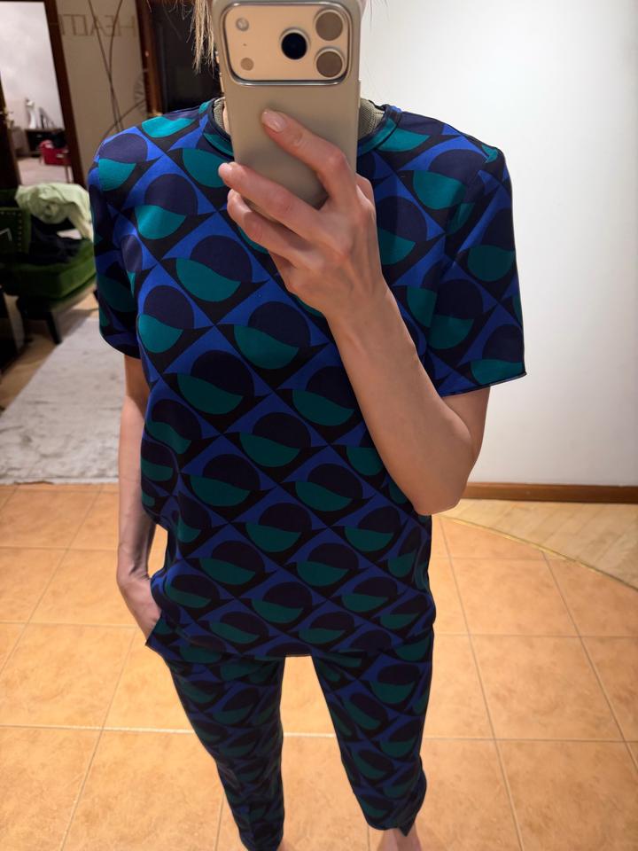 Стильный брючный костюм от Marc Jacob’s. Покупала в Милане. Надевала пару раз.