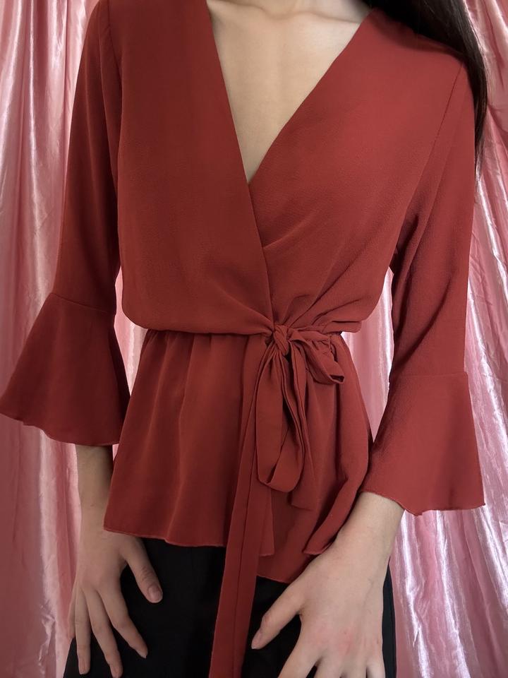 Блузка на завязках рукав-клеш Boohoo красный