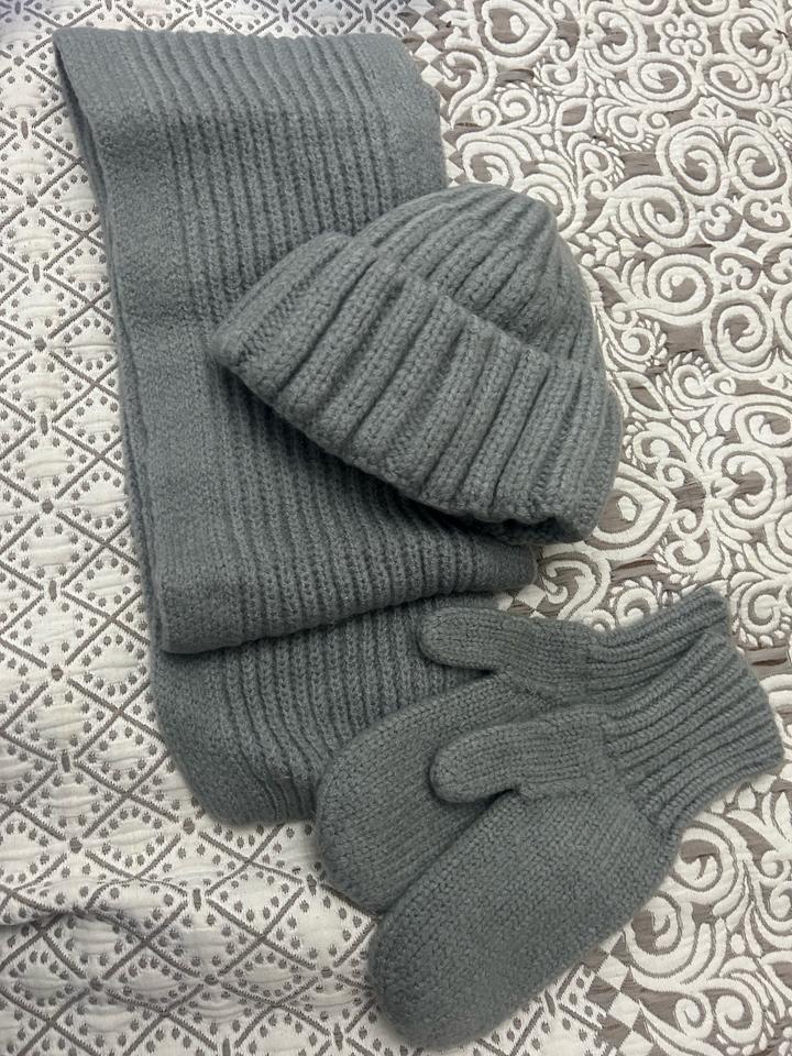 Комплект шапка, шарф и варежки