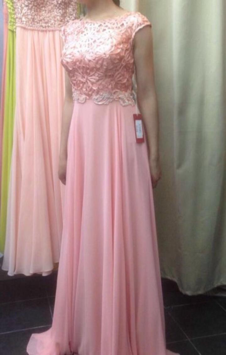 Розовое платье