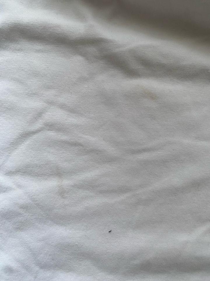 Белая футболка