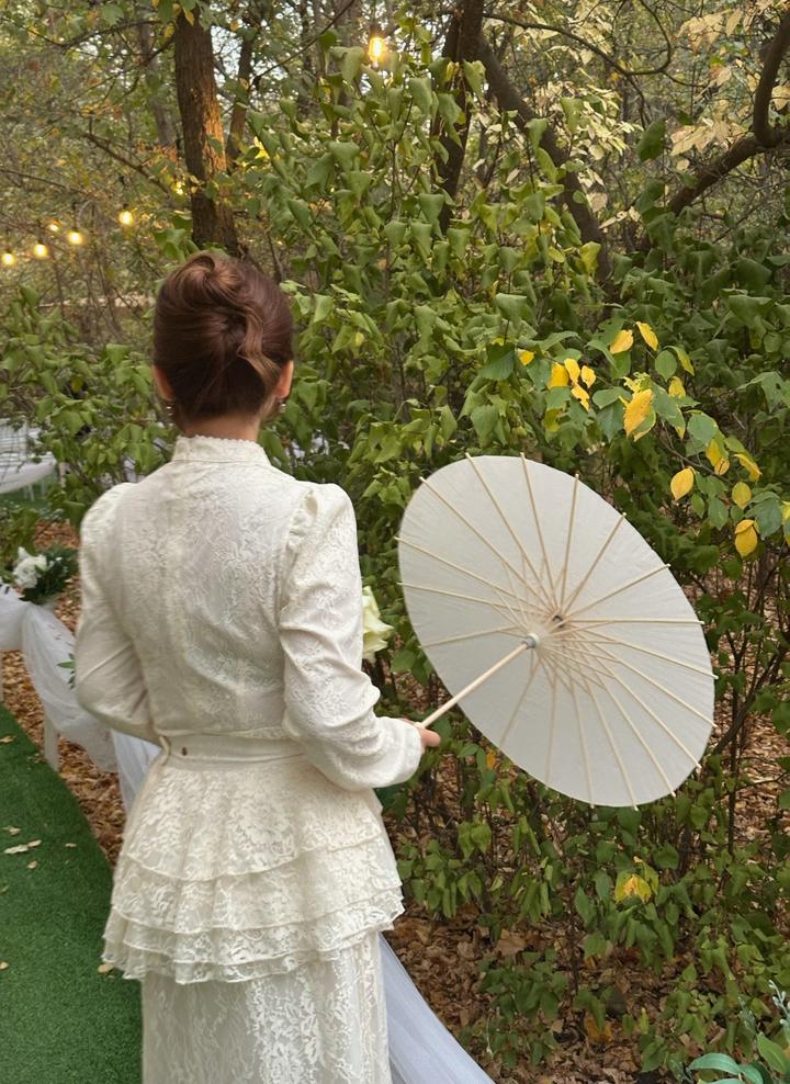 Белое кружевное платье