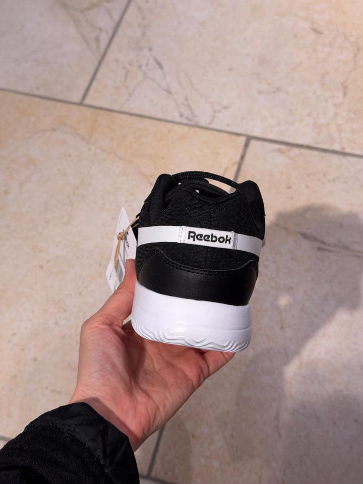 Женские кроссовки Reebok