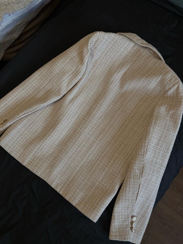 Бежевый женский пиджак