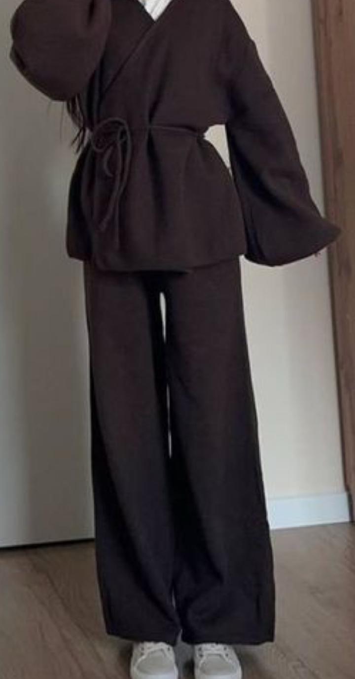 Костюм в коричневом цвете