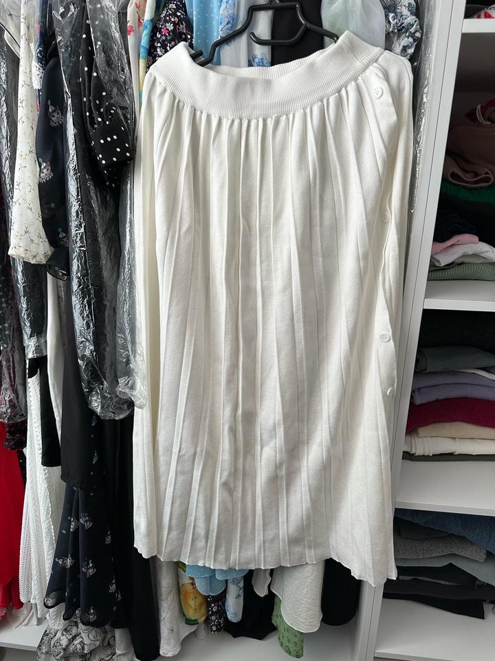 Продам белый костюм