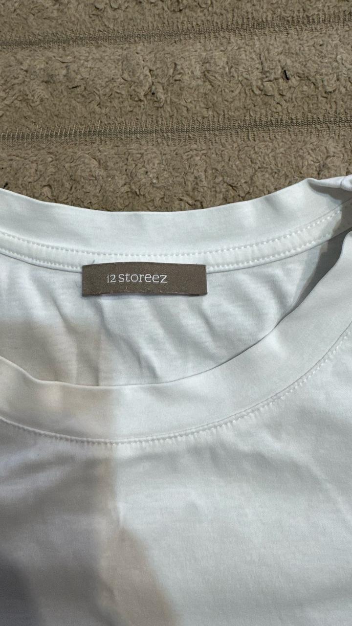 Белая футболка