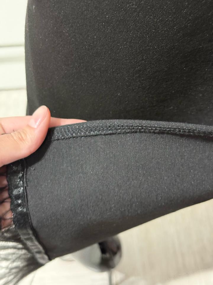 Черная двойка с перьями