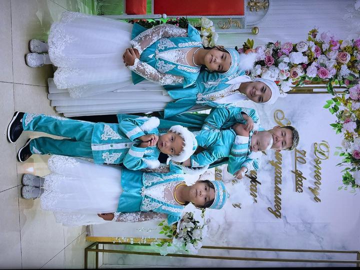 Национальные наряды для мамы и 4 детей