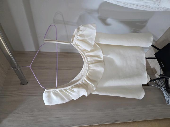 Блузка молочного цвета из льна