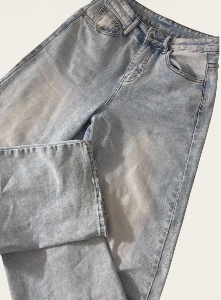 Голубые джинсы