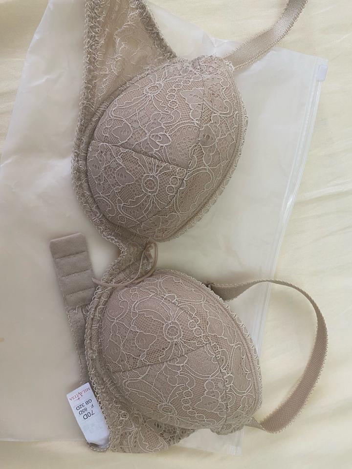Бежевый бюстгальтер