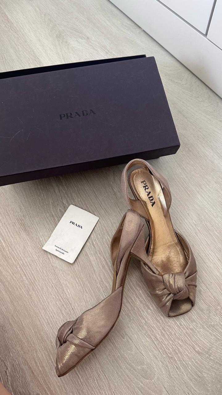 Золотые босоножки Prada