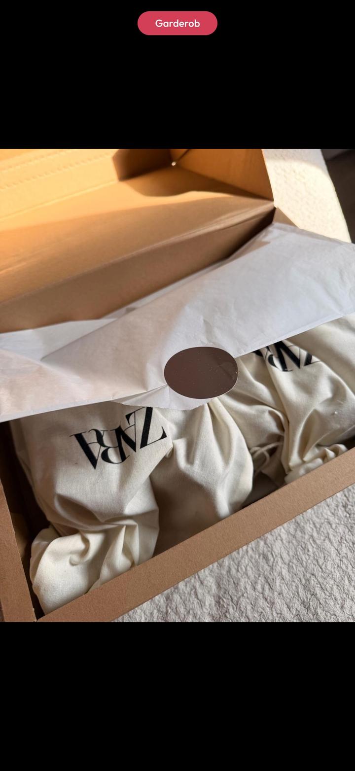 Продам кроссовки детские Zara