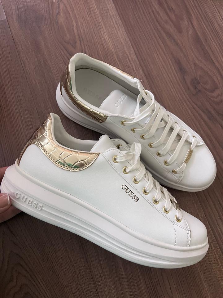 Кроссовки Guess