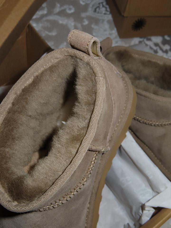 UGG AUSTRALIA