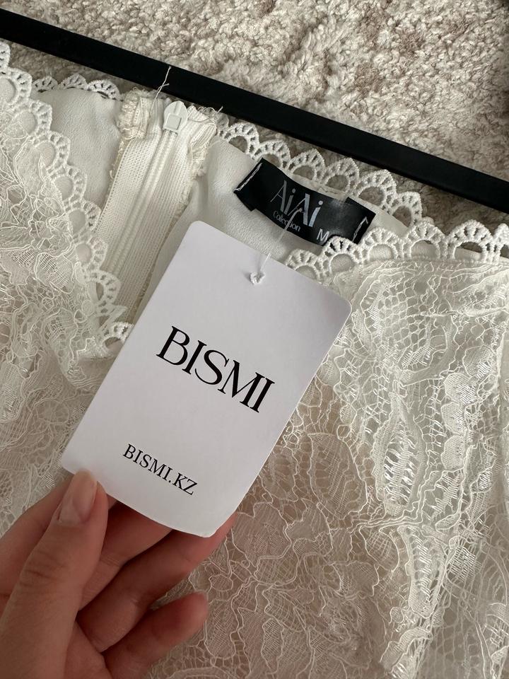 Белое кружевное платье