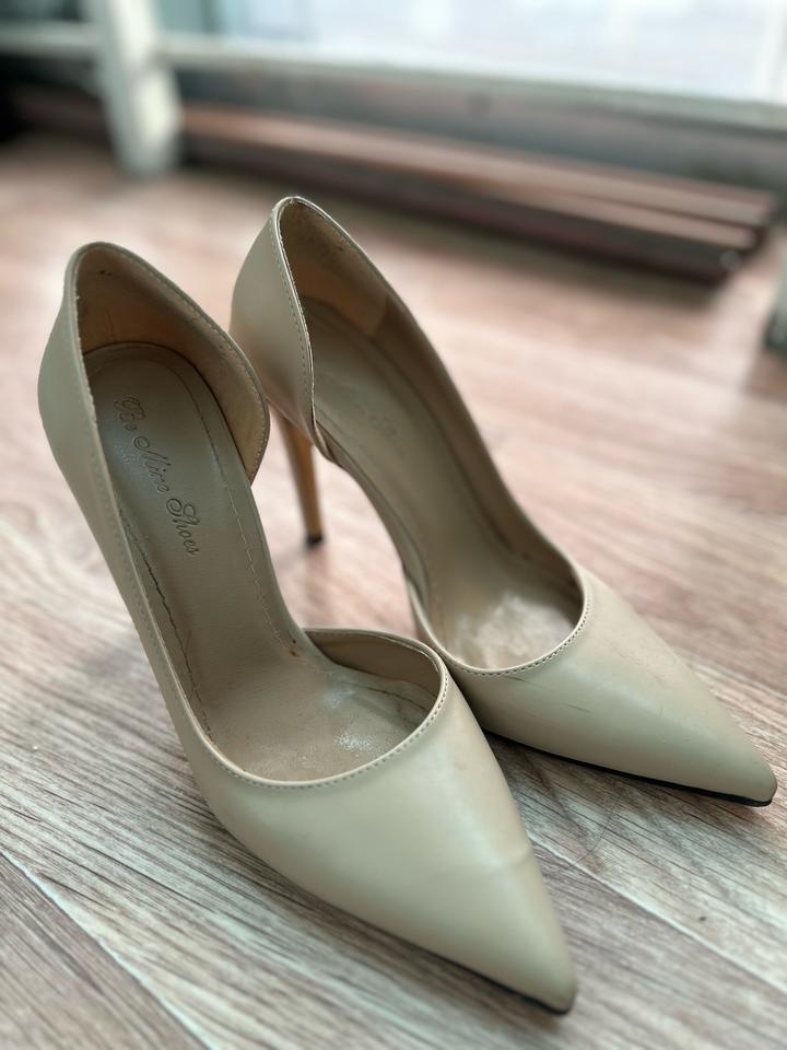 Туфли бежевые на высоком каблуке размер 37