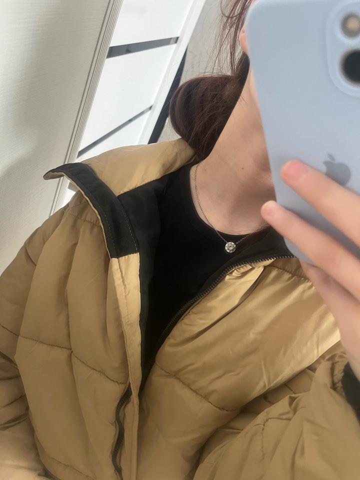 светло коричневая куртка