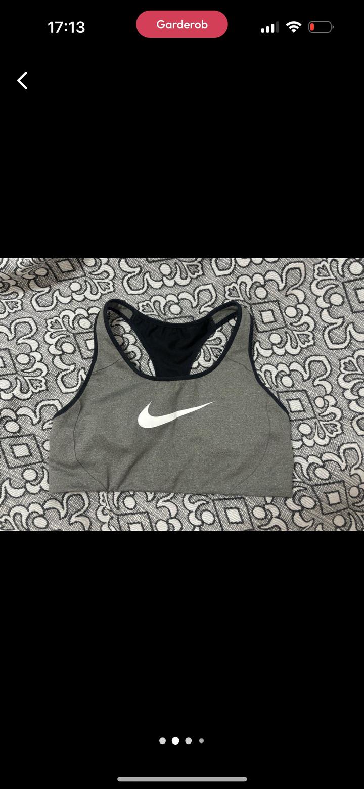 Продам оригинальный спортивный топ Nike