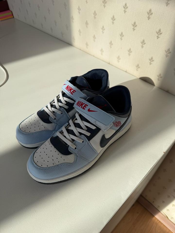 Кроссовки Nike