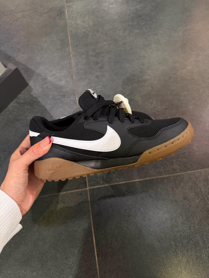 Кроссовки Nike
