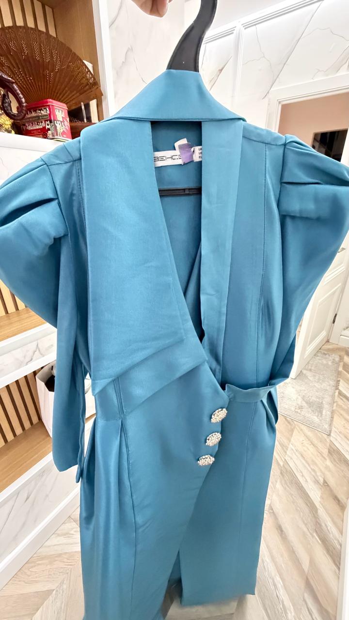 Платье в небесно-голубом цвете