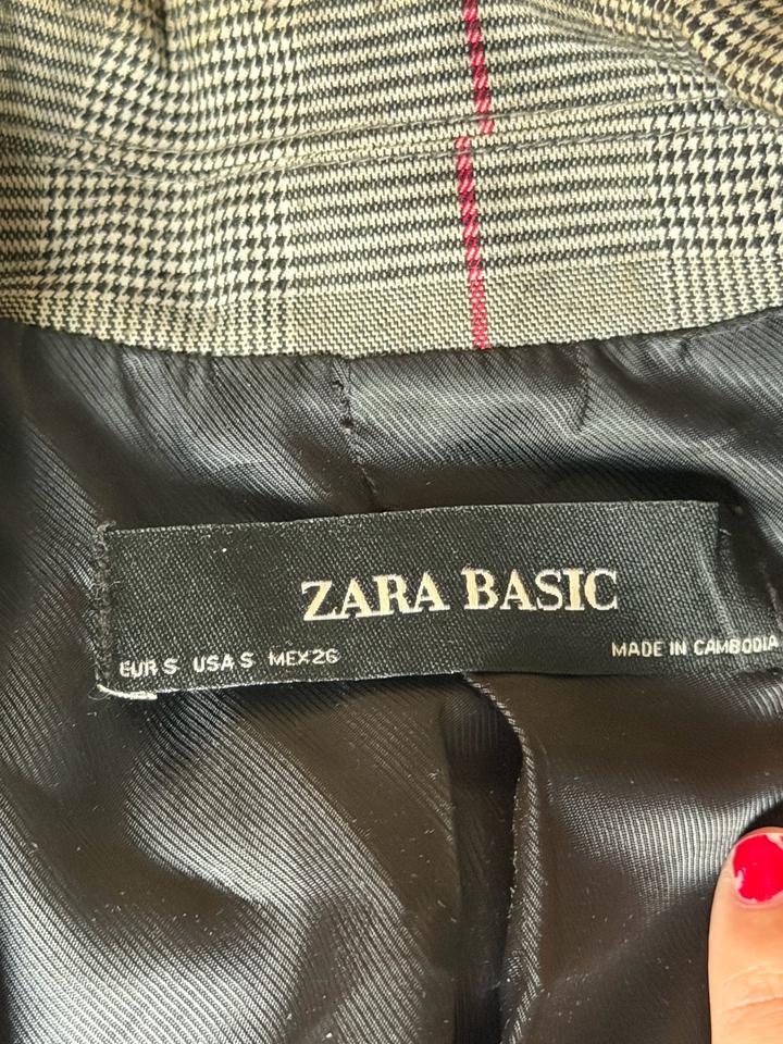 Серый костюм Zara