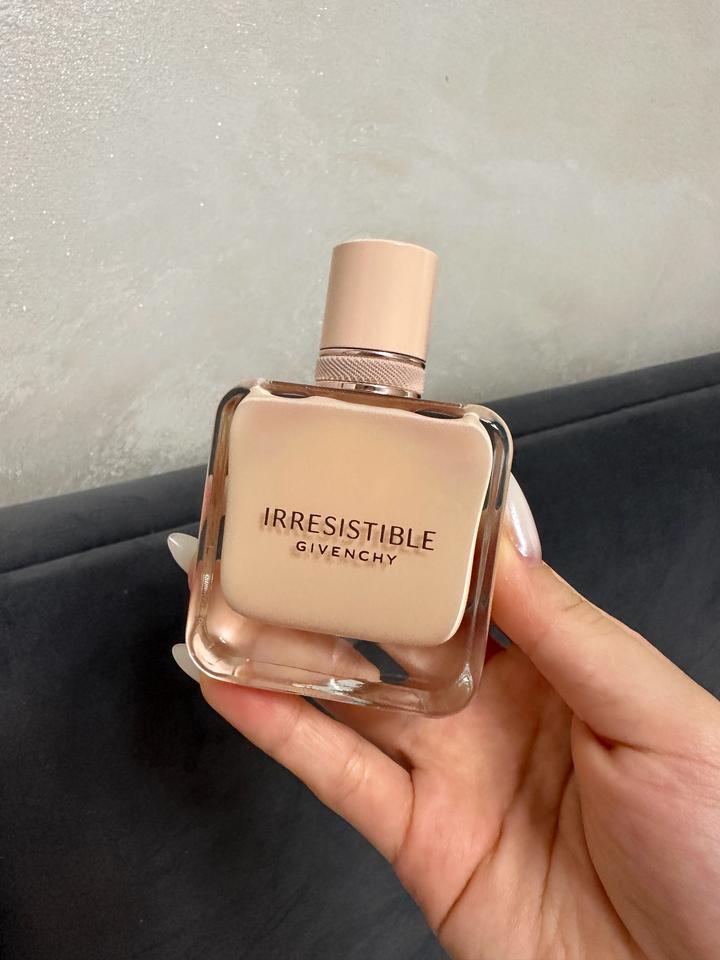 GIVENCHY Nude Velvet